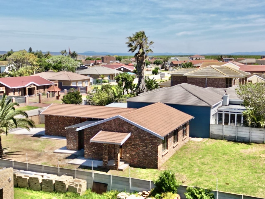 4 Bedroom Property for Sale in Bluewater Bay Eastern Cape